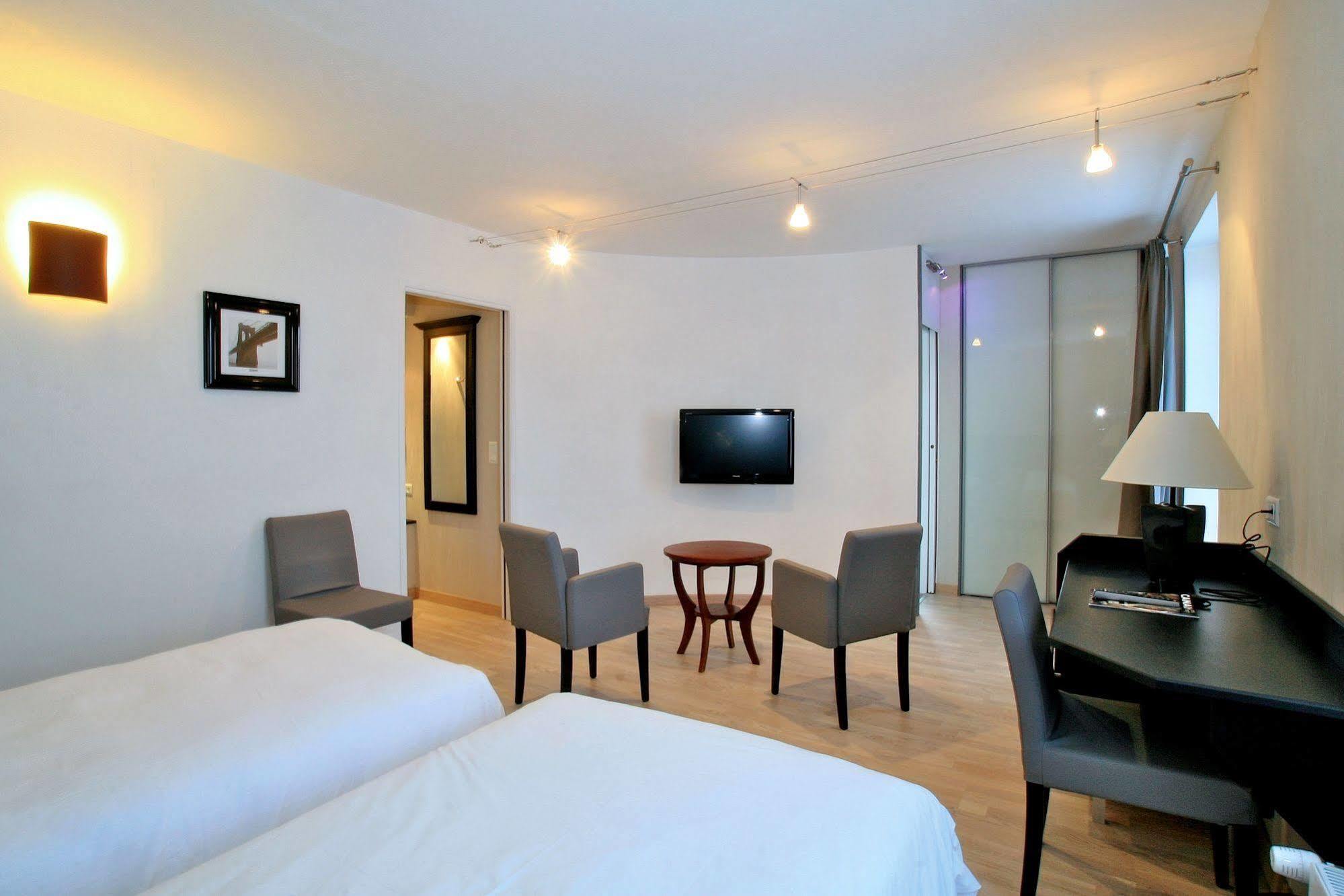 Logis Hotel Restaurant Spa Beau Site Luxeuil-les-Bains Buitenkant foto