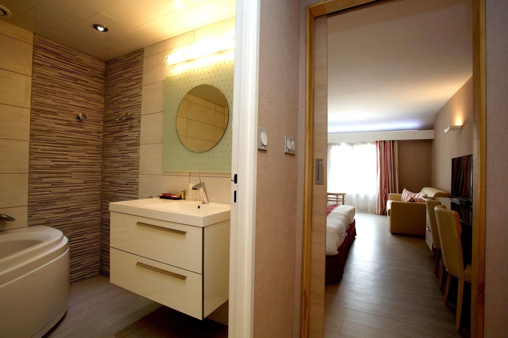 Logis Hotel Restaurant Spa Beau Site Luxeuil-les-Bains Buitenkant foto